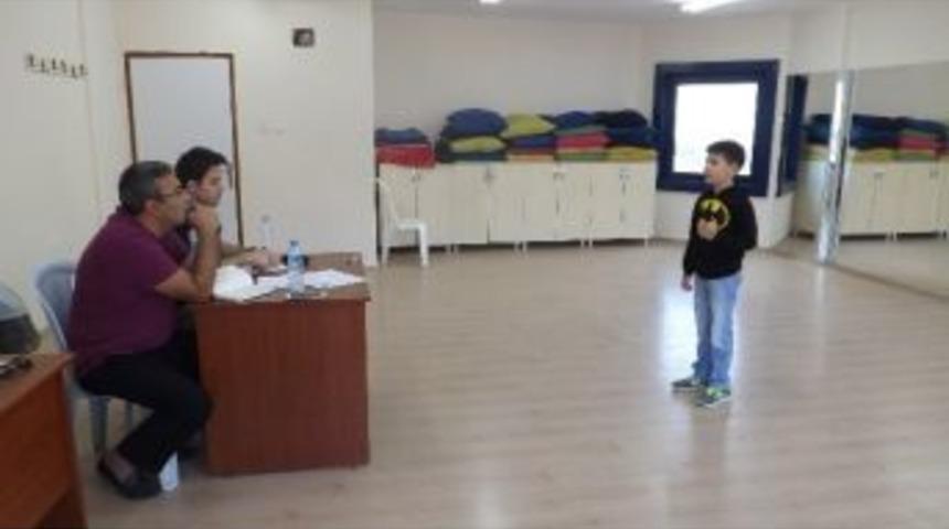 Tiyatro Se&ccedil;melerine Yoğun İlgi