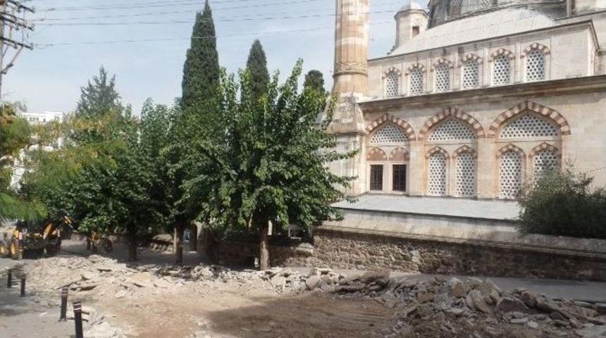 Saruhan Mahallesinde Yollar Yenileniyor