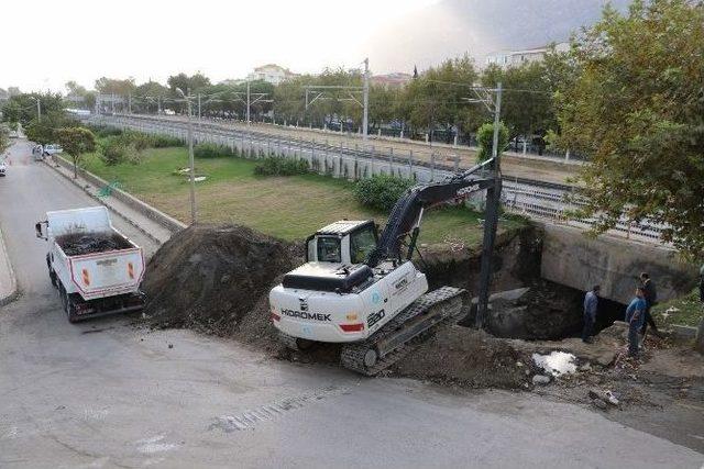 Kapatılan Derede Çökme Meydana Geldi