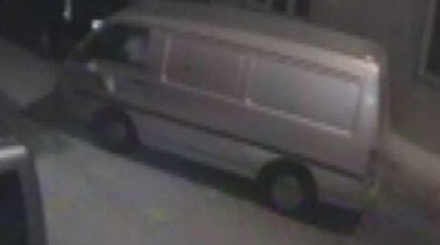 Saniyelik Araba Hırsızlığı Kamerada