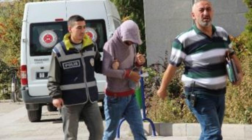 &Ccedil;aldığı Malzemeleri Satmak İsterken Yakalandı