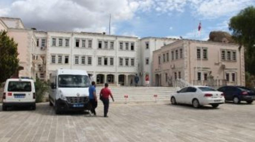 İzmir&rsquo;de 35 Subay Ve Astsubaya &rsquo;bylock&rsquo; Tutuklaması