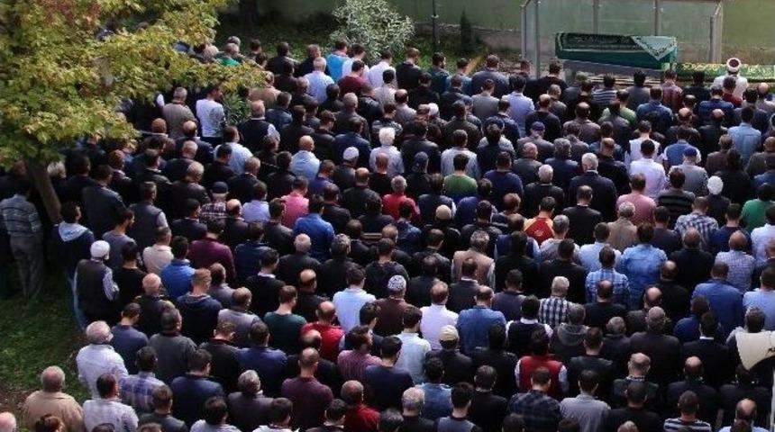 Yağ Aldırıp Hayatını Kaybeden Gen&ccedil; Kadın Son Yolculuğuna Uğurlandı