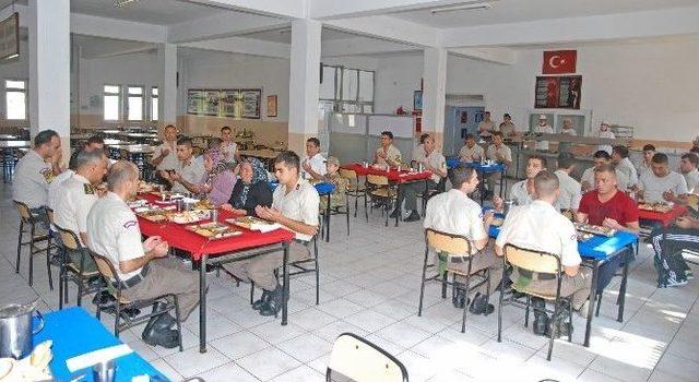 Şehit Annesi: &ldquo;ben Evladımın Kokusunu Sizlerden Alıyorum" 1