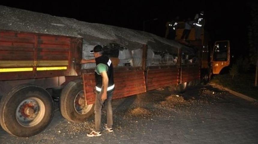 Tır Dorsesinde 185 Bin Paket Ka&ccedil;ak Sigara Ele Ge&ccedil;irildi