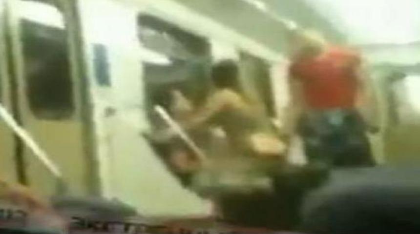 Metroda seks olay yarattı