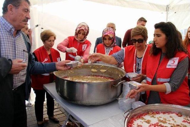 Kızılay Bin 500 Kişilik Aşure Dağıttı