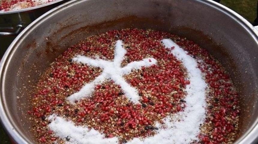 Şehzadeler&rsquo;in Aşure Geleneği Devam Ediyor