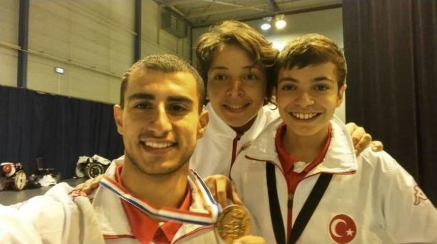 Nil&uuml;fer&rsquo;e Eskrimde D&uuml;nya İkinciliği Ve &Uuml;&ccedil;&uuml;nc&uuml;l&uuml;ğ&uuml;