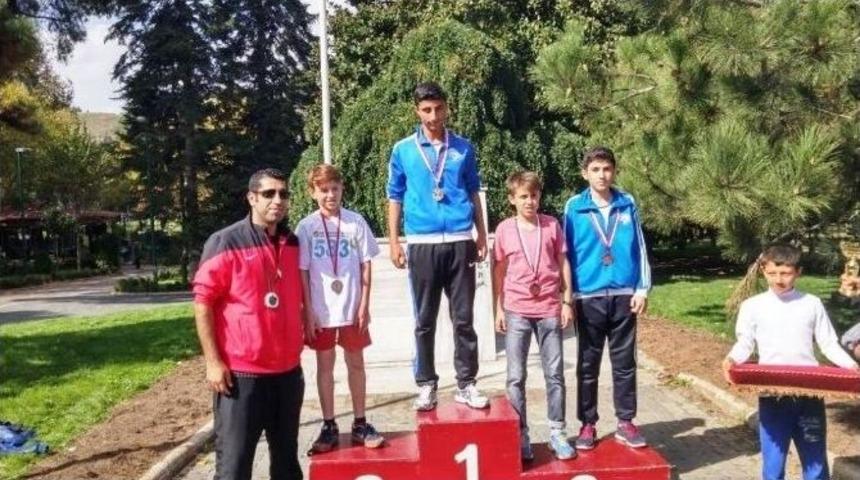 Nil&uuml;ferli Atletlerin Kros Başarısı