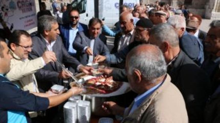 Aksaray&rsquo;da 15 Temmuz Şehitleri Anısına Aşure Dağıtıldı