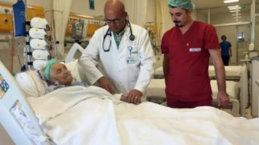103 Yaşında Bypass Olan Nine Tarihe Ge&ccedil;ti