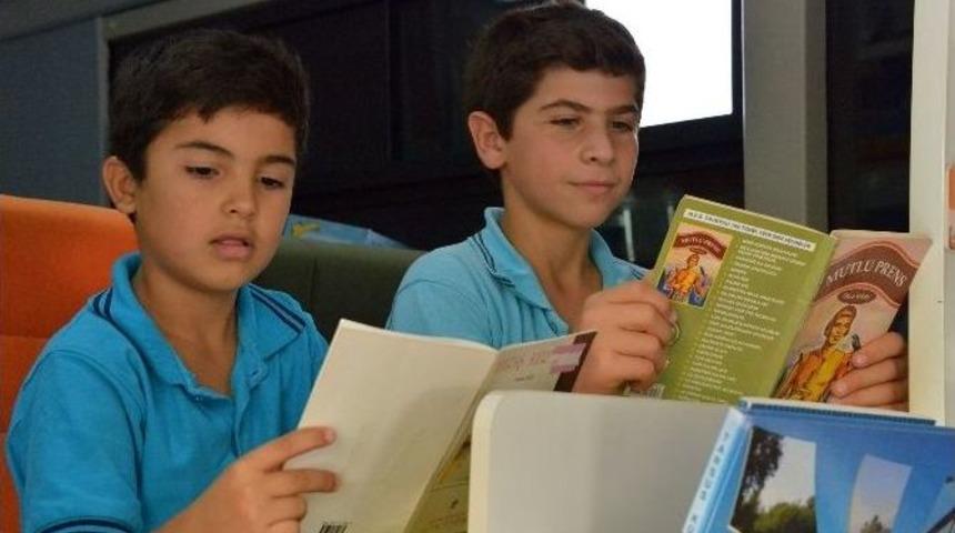 Gezici K&uuml;t&uuml;phane, Kitapları &Ccedil;ocuklara Ulaştırmaya Devam Ediyor