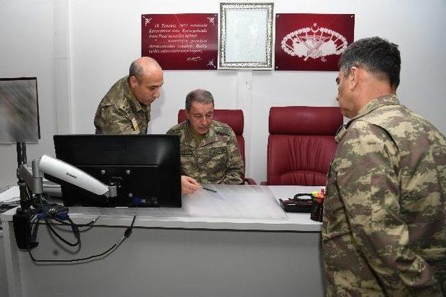 Genelkurmay Başkanı Akar, &Ouml;kh&uuml;-2 &Uuml;s B&ouml;lgesi&rsquo;nde İncelemelerde Bulundu 1