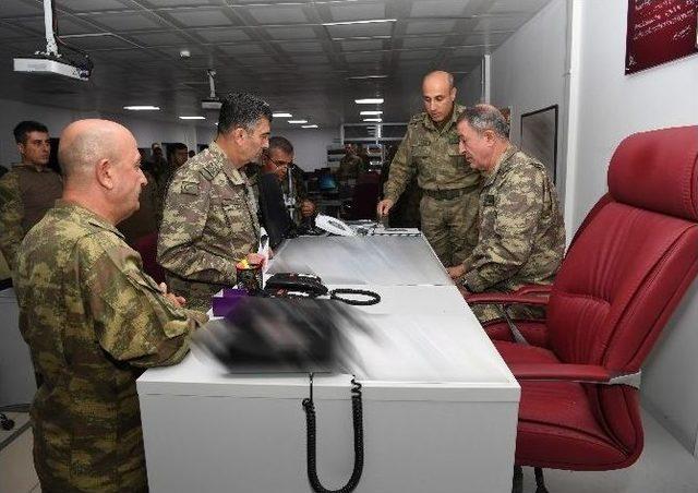 Genelkurmay Başkanı Akar, &Ouml;kh&uuml;-2 &Uuml;s B&ouml;lgesi&rsquo;nde İncelemelerde Bulundu 2