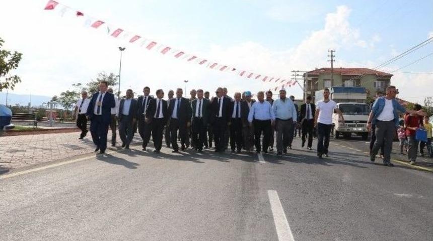 Akhisar&rsquo;da 10 Mahallenin Yol Sorunu &Ccedil;&ouml;z&uuml;ld&uuml;