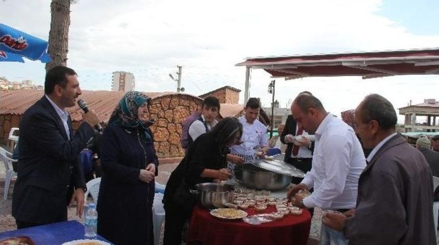 Kavak&rsquo;ta Bin Kişilik Aşure Dağıtıldı