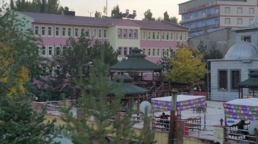 Bulanık Belediye Binasının Cephesi Yenilendi