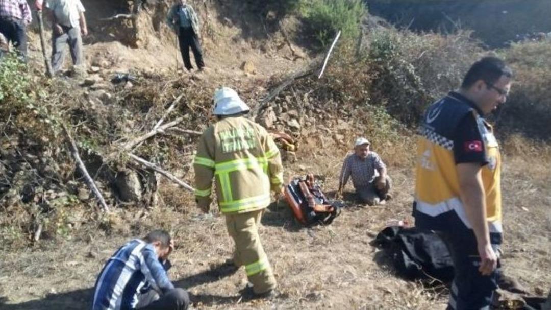 Devrilen Trakt&ouml;r&uuml;n Altında Kalan S&uuml;r&uuml;c&uuml; Hayatını Kaybetti