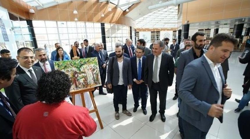 Dizi Oyuncuları Sanat Galerisi Ve Sanat Sokağını Gezdi