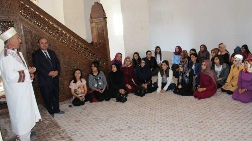 Kyk &Ouml;ğrencileri Tarihi Mek&acirc;nları Gezdi