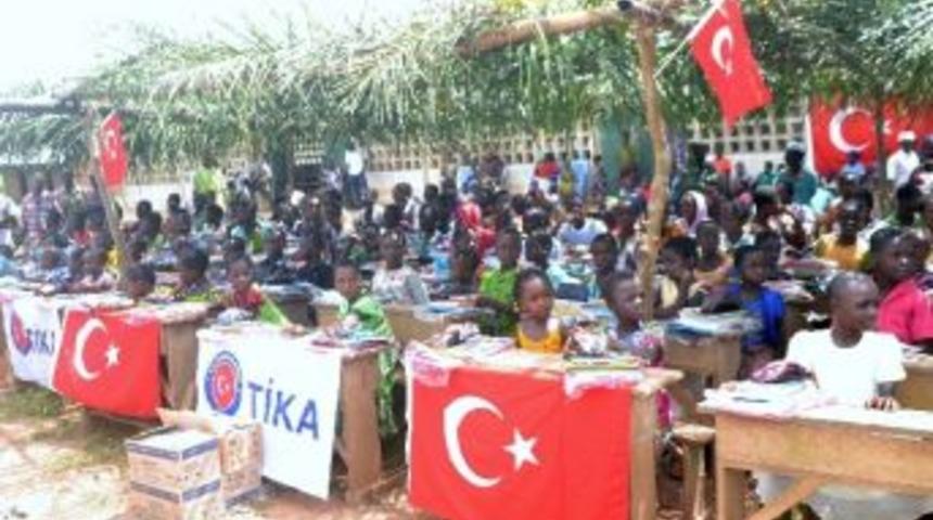 Togo&rsquo;da 500 &Ouml;ğrenciye Kitap Ve Okul Malzemeleri Desteği
