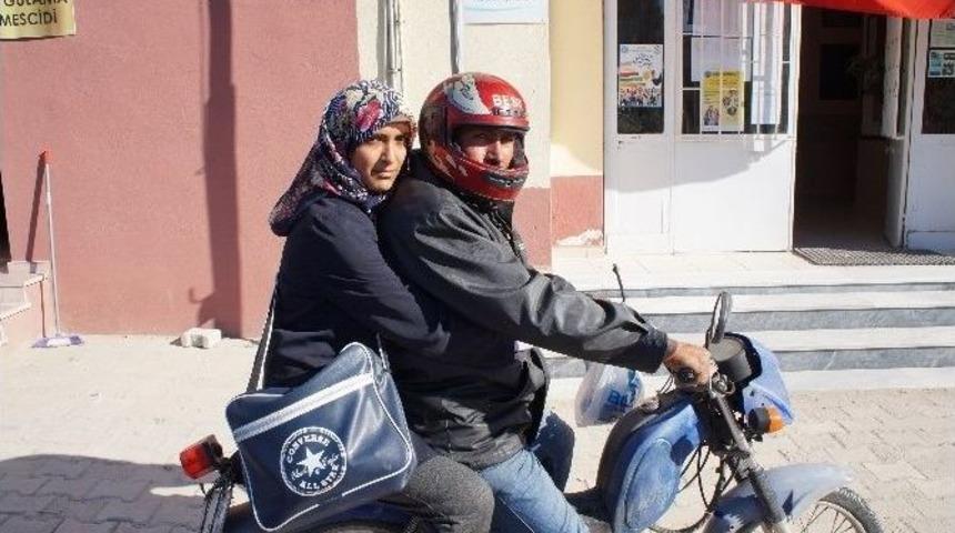 Motosikletle Okula Gitmeye &Ccedil;alışıyor