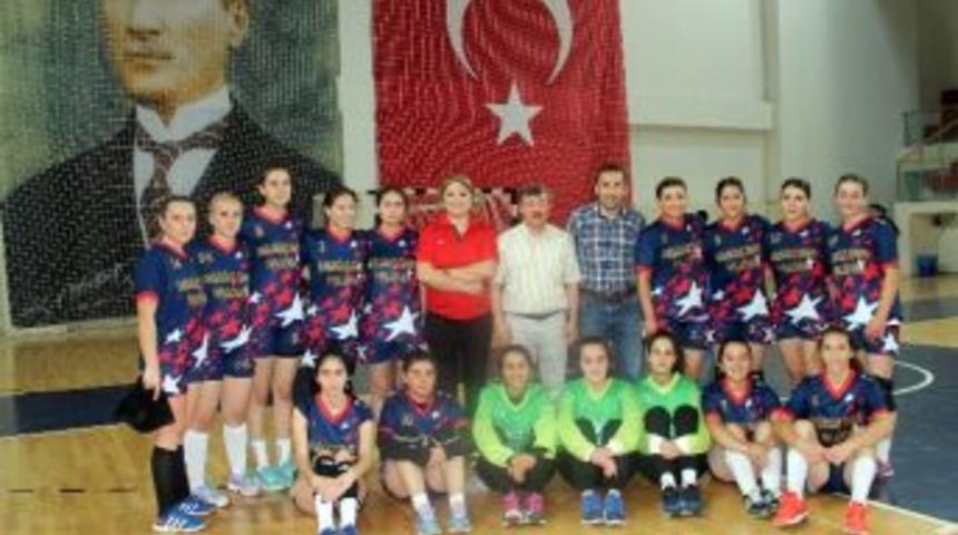 Yalova Gen&ccedil;lik Hizmetleri Spor Kul&uuml;b&uuml; 2. Lig&rsquo;e Y&uuml;kseldi