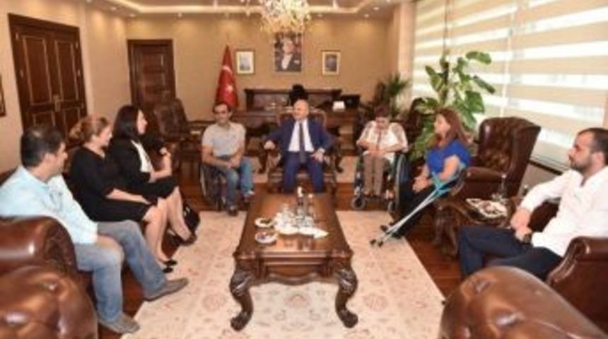 Vali &Ouml;zdemir &Ccedil;akacak&rsquo;tan Engelli Sporculara Tam Destek