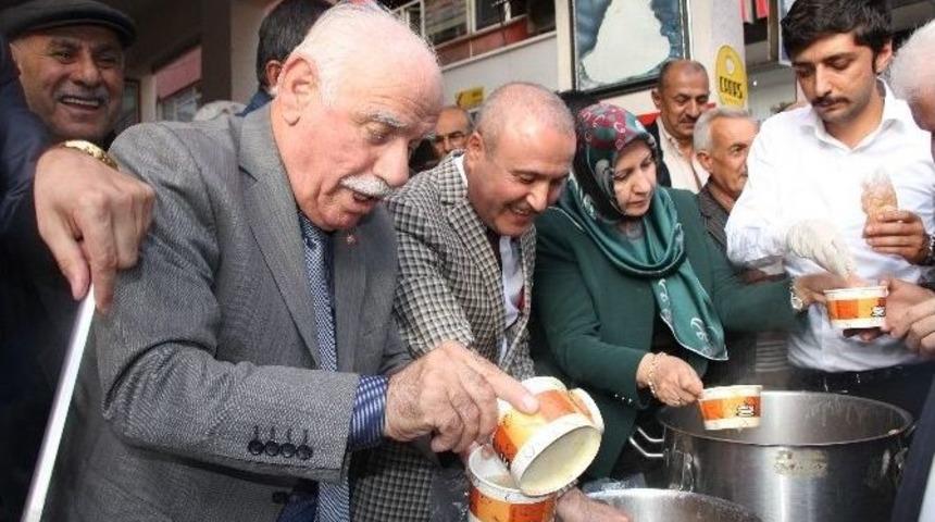 Malatya &Uuml;lk&uuml; Ocakları Aşure Dağıttı