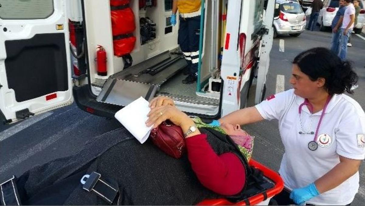 Taksinin &Ccedil;arptığı Kadın Yaralandı