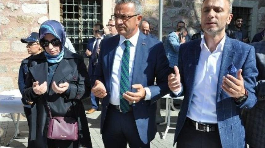 Başkan K&ouml;şker, Binlerce Gebzeliye Aşure Dağıttı