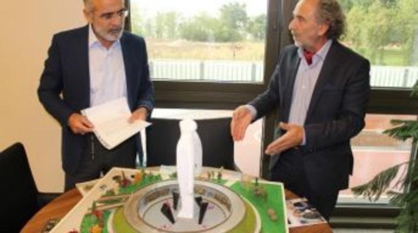 Cumhurbaşkanı Erdoğan&rsquo;a 15 Temmuz Şehitleri Anıtı Projesi Sunuldu