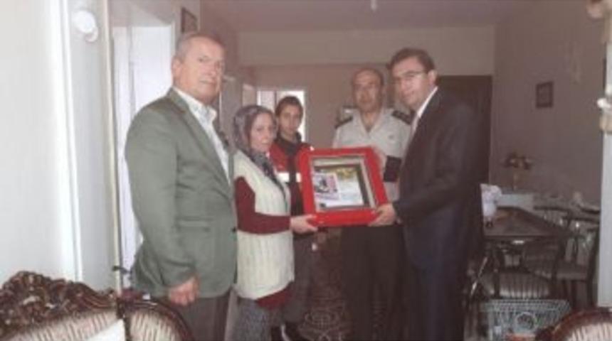 Şehidin Annesine Şehadet Belgesi Verildi