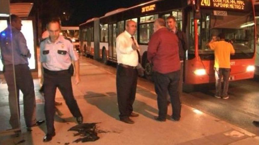 Otob&uuml;steki Yolcuları Tinerle Yakmaya &Ccedil;alıştı