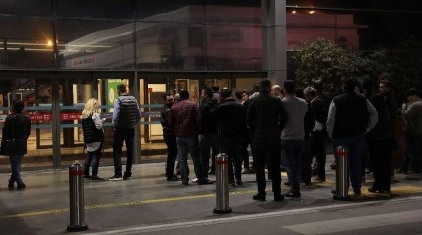 Gece Yarısı İphone 7 Kuyruğu