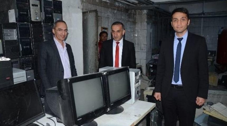 Sarıkamış&rsquo;ta K&ouml;y Okullarının Bilgisayarları Yenilendi