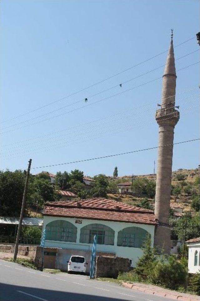 (özel Haber) Kayseri’de Cami, Cemevi Ve Maşatlık Bir Arada