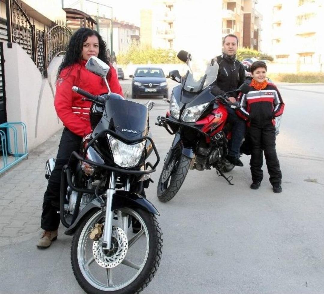 (&ouml;zel Haber) &Ouml;ğretmen &Ccedil;ift Motosikletle 60 Kilometre Yol Kat Ederek Okula Gidiyor