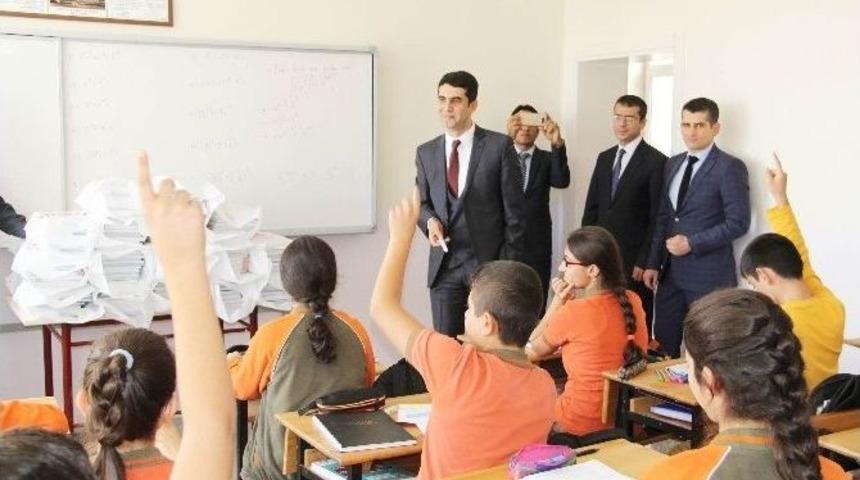 &Ccedil;emişgezek Kaymakamlığından &Ouml;ğrencilere Destek