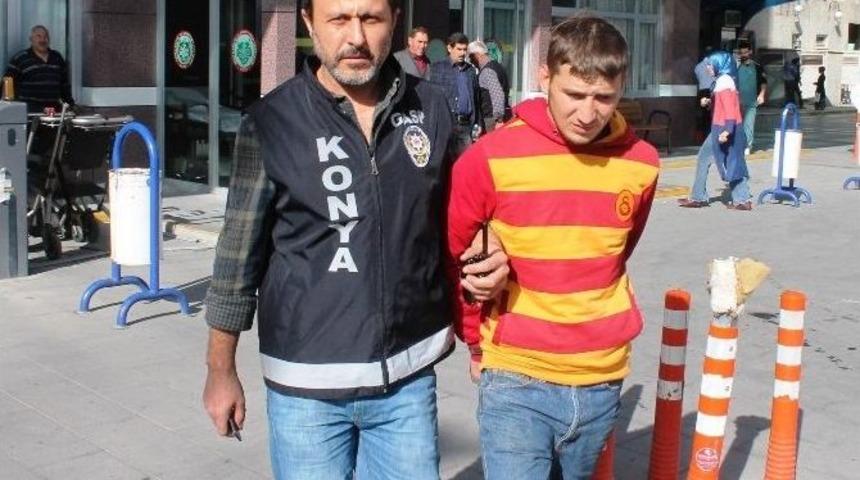 Hırsızlık İ&ccedil;in Girdiği Evin Sahibini Satırla Gasp Etti