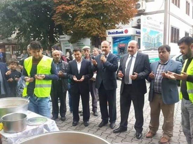 Osmanelililere Hizmet Derneği’nden Geleneksel Aşure Dağıtımı