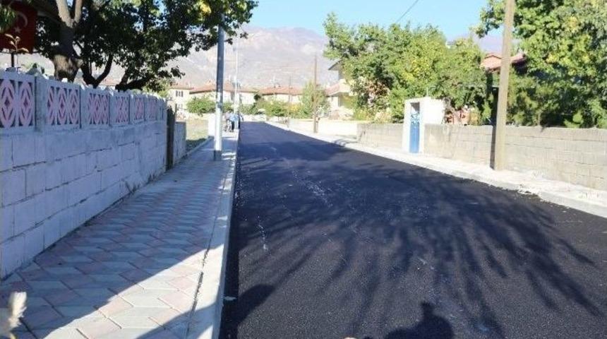 İzzet Paşa Mahallesinde Asfalt Ve Kaldırım Çalışmaları