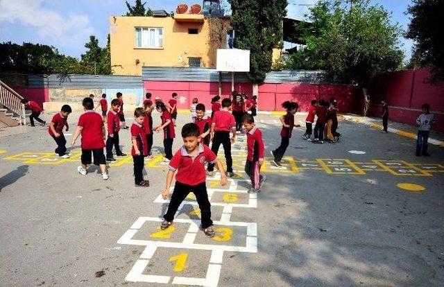 Kepez’de Okul Bahçeleri Renkleniyor