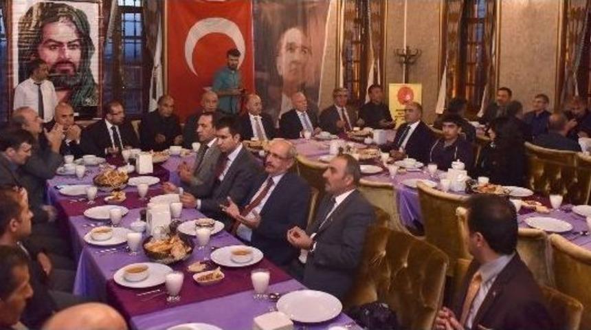 Sekmen: &ldquo;muharrem Ayı Bizim İ&ccedil;in H&uuml;z&uuml;n Ve Matem Mevsimidir&rdquo;