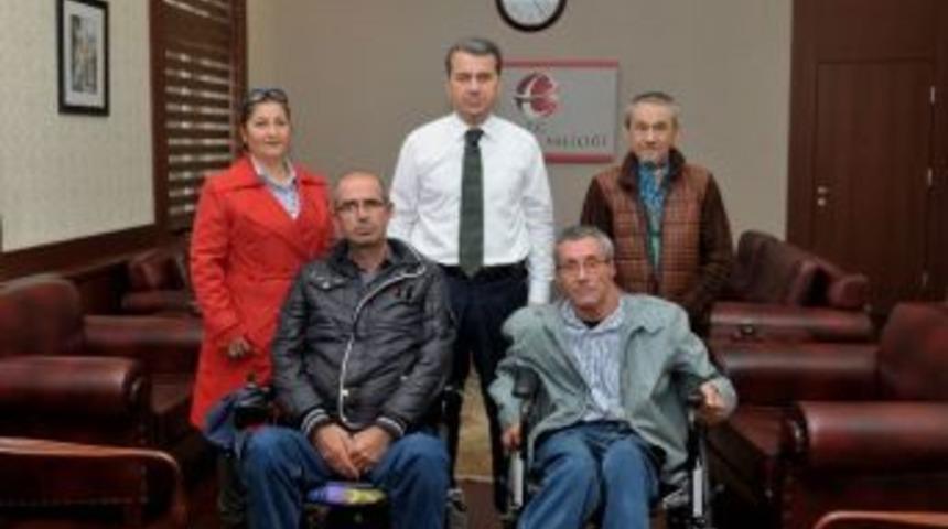 Bedensel Engelliler Derneği &Uuml;yeleri Vali &Ccedil;elik&rsquo;i Ziyaret Etti