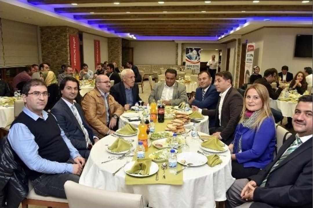 Medical Park G&uuml;m&uuml;şhane&rsquo;de Doktorlarla Tanışma Yemeği D&uuml;zenledi