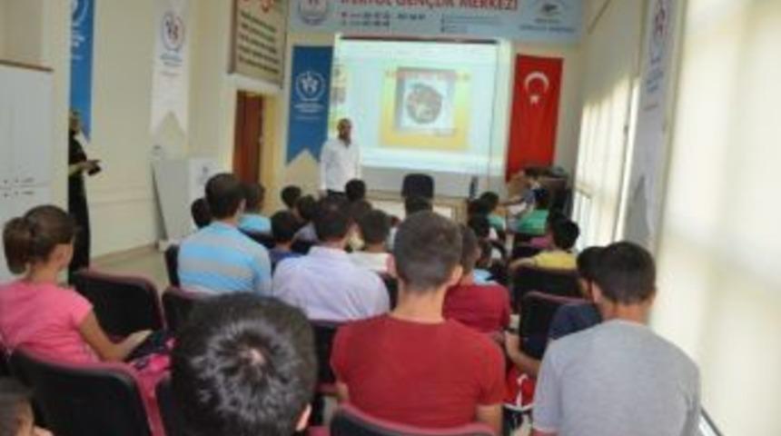 Gen&ccedil;lik Merkezinden Madde Bağımlılığı Semineri