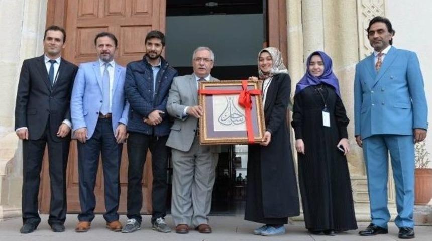 K&uuml;tahya&rsquo;da &rsquo;islam&rsquo;ı Anlama Ve Anlatma&rsquo; Konulu Sempozyum