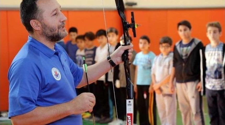 &Ccedil;ocuklar Ok&ccedil;uluk Sporuyla Stres Atıyor